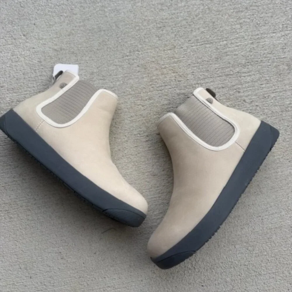 Bogs kicker chelsea boots new no box